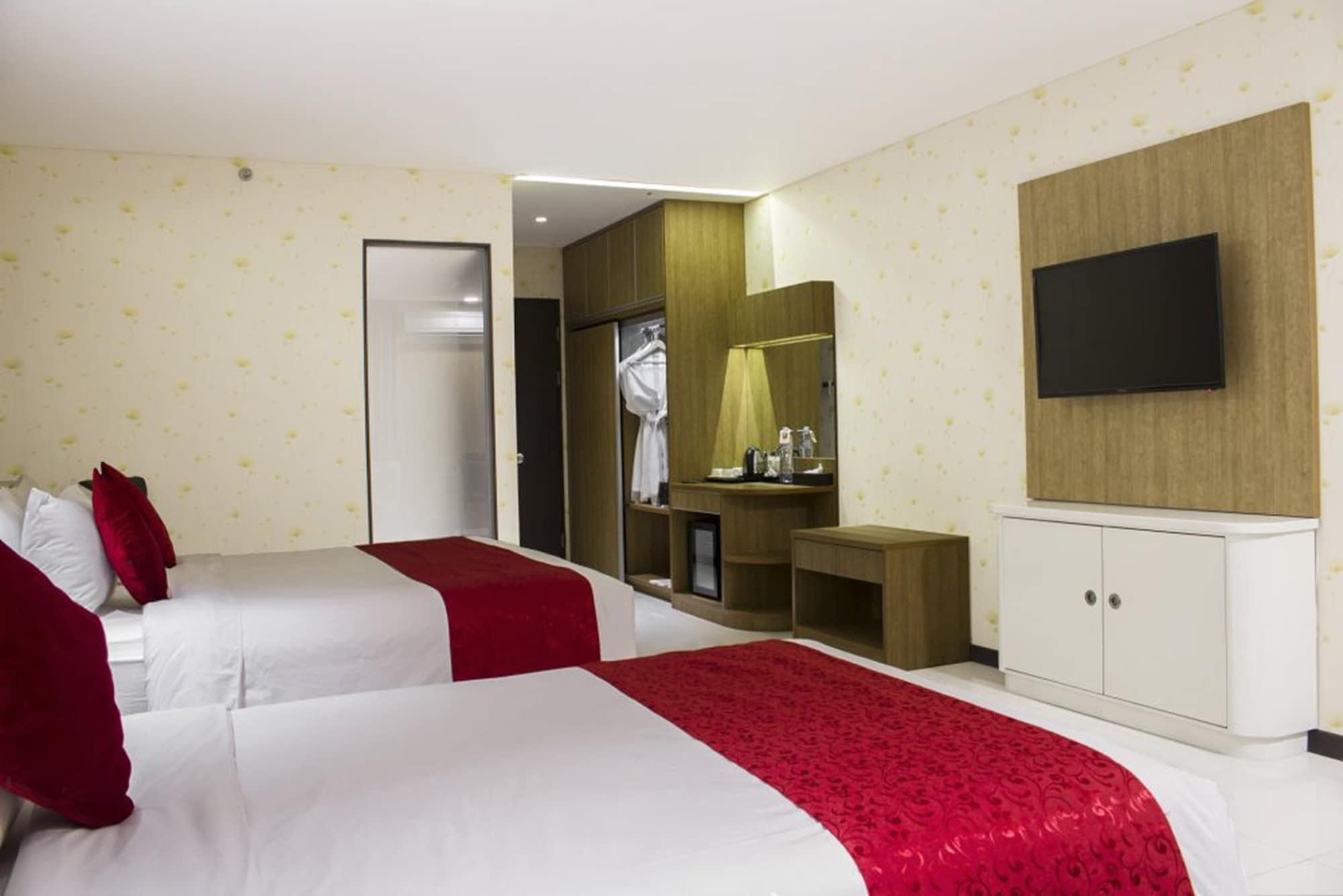 West Point Hotel Bandung Eksteriør billede