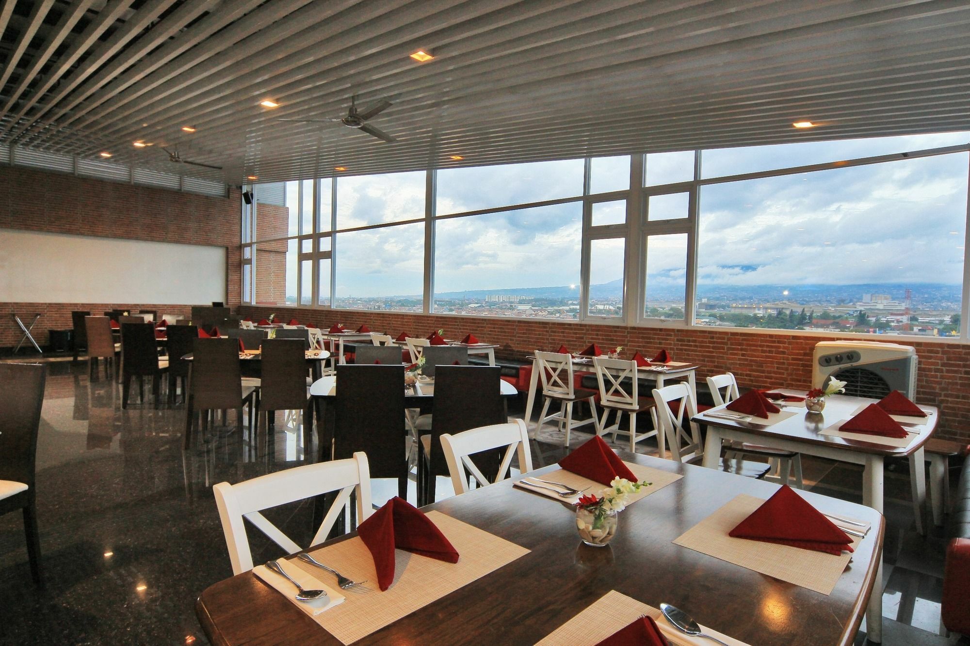West Point Hotel Bandung Eksteriør billede